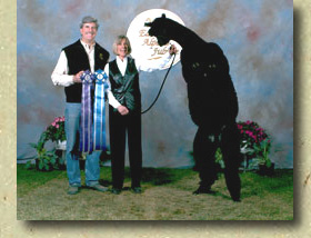 El Numero Uno celebrates his Fleece Color Championship at 2004 MaPaca